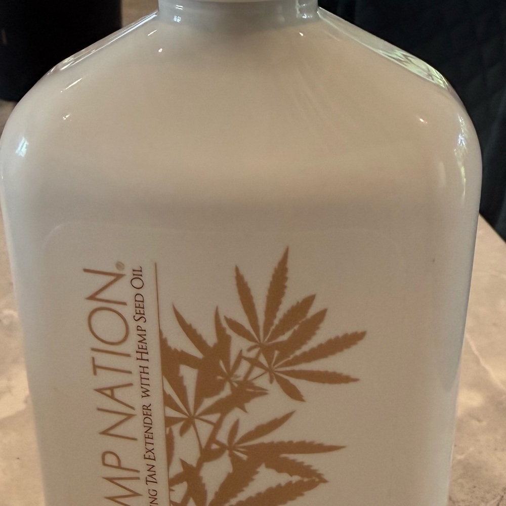 Hempz Nourishing Body Lotion - Vanilla Bean Pistachio professional salon